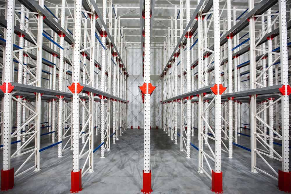 warehouse,cantilever,racking,systems,for,storage,aluminum,pipe,or,profiles.