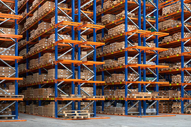 multi SKUs in warehouse with selective pallet racking systems